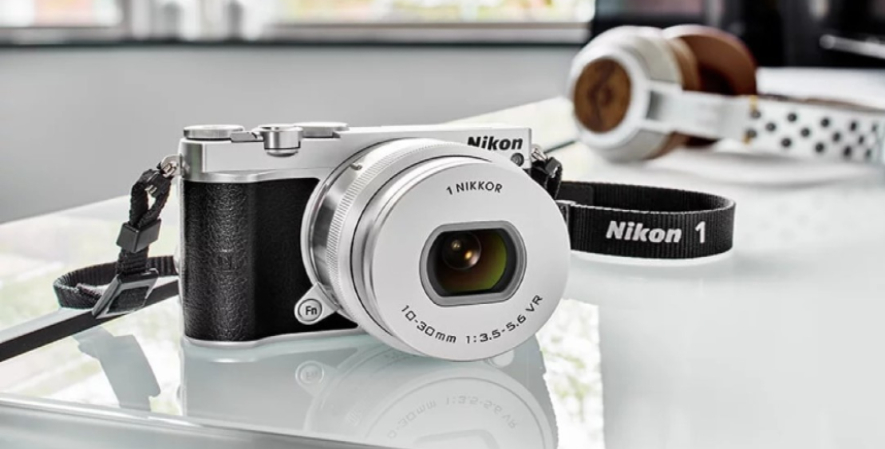 Vlogger Wajib Tahu! 10 Kamera untuk Vlogging Terbaik_Nikon 1J5
