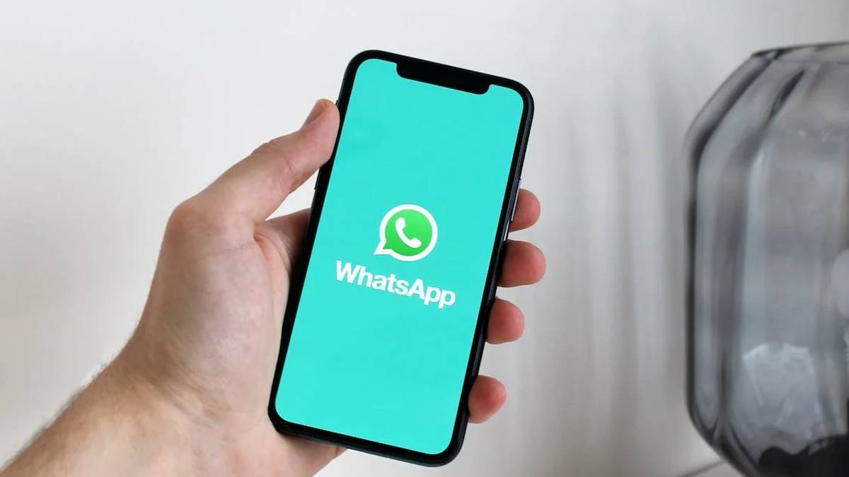 Perbedaan Fouad WhatsApp Update 9.45 dengan WA Resmi