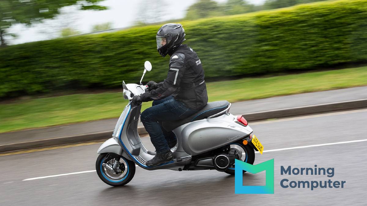 Memiliki Riding Mode Eco Power dan Reverse dengan Fitur Regenerative Braking 