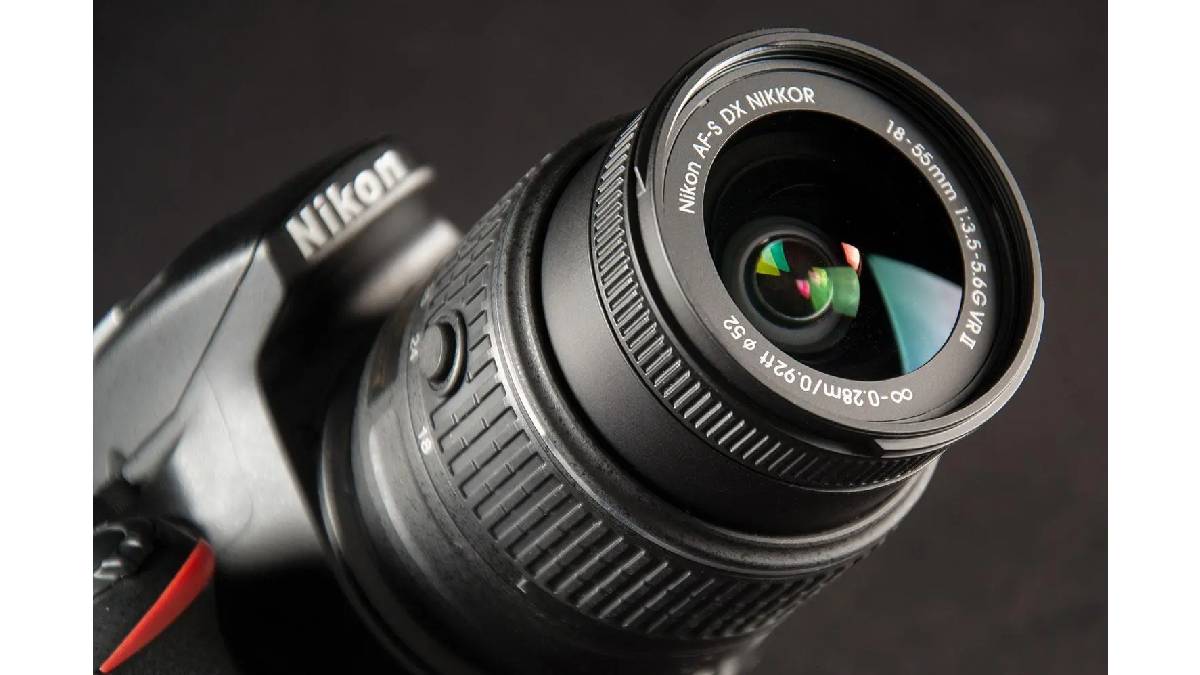 Lensa Nikon AF-S DX 18-55mm f/3.5-5.6G VR II